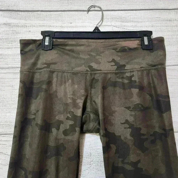 Lululemon Camo Leggings, Size 8 - Picture 3 of 9